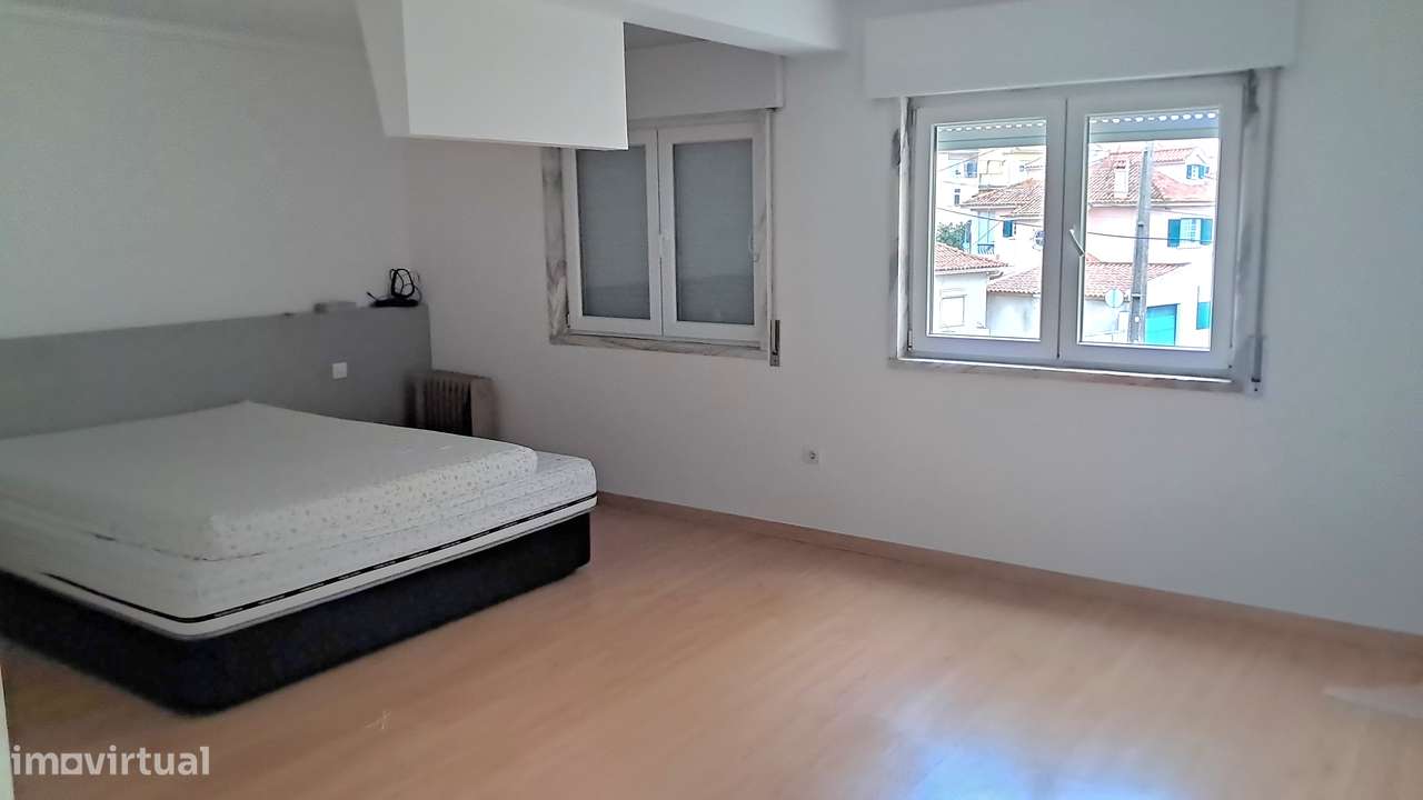 Moderno Apartamento c/ boa área , varanda e arrecadação-7
