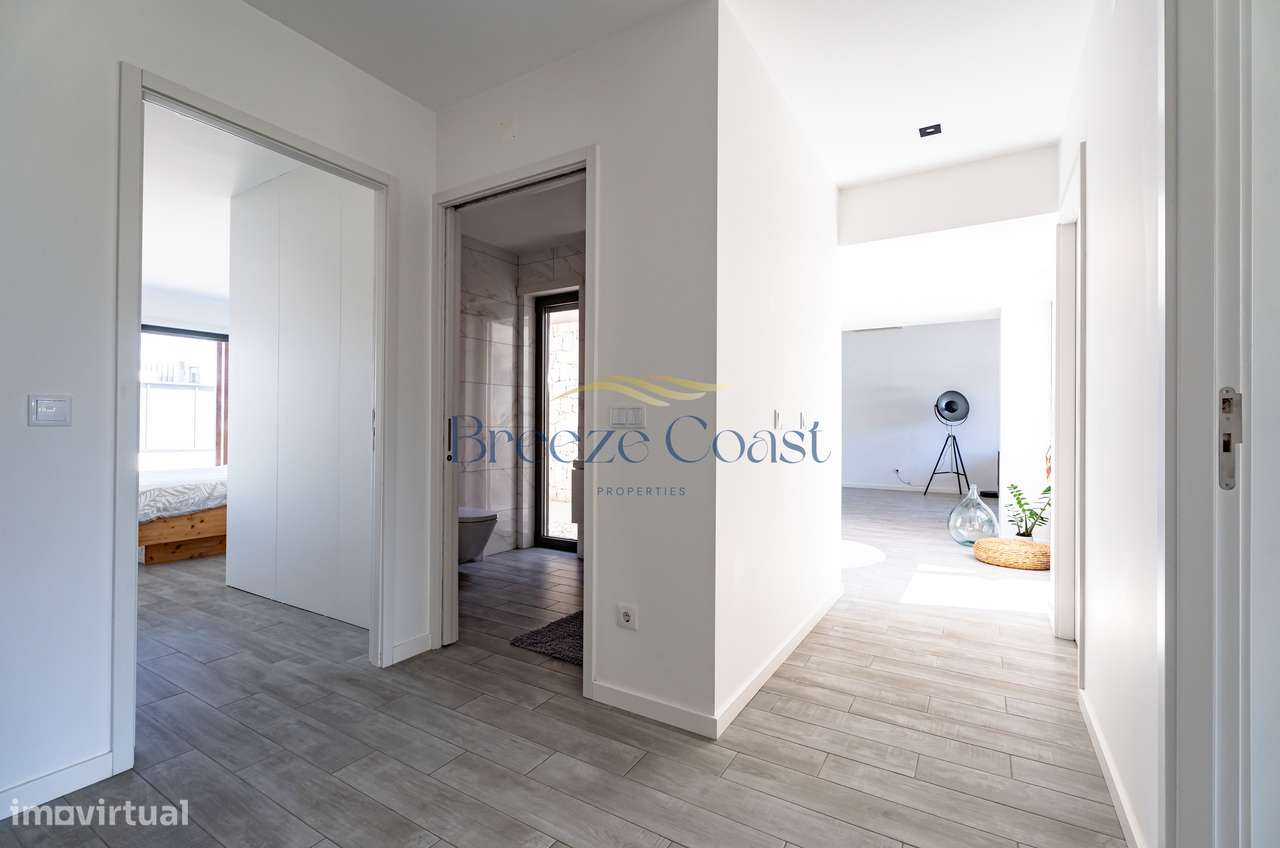Moradia T4 Contemporânea com Piscina e Vista Desafogada-33