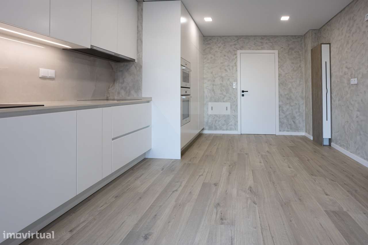 Apartamento T4 Novo no Montijo – Elegância, Conforto e Sustentabilidad - Grande imagem: 2/37