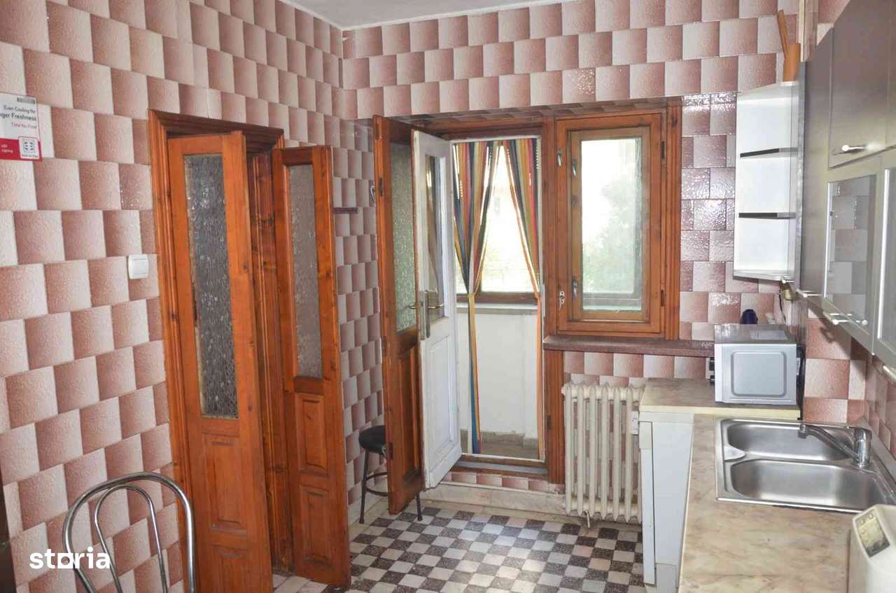 4 Camere Calea București, Piata Centrala din Craiova.-4