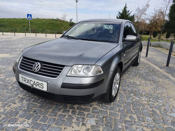 VW Passat 1.9 TDi Confortline - 1