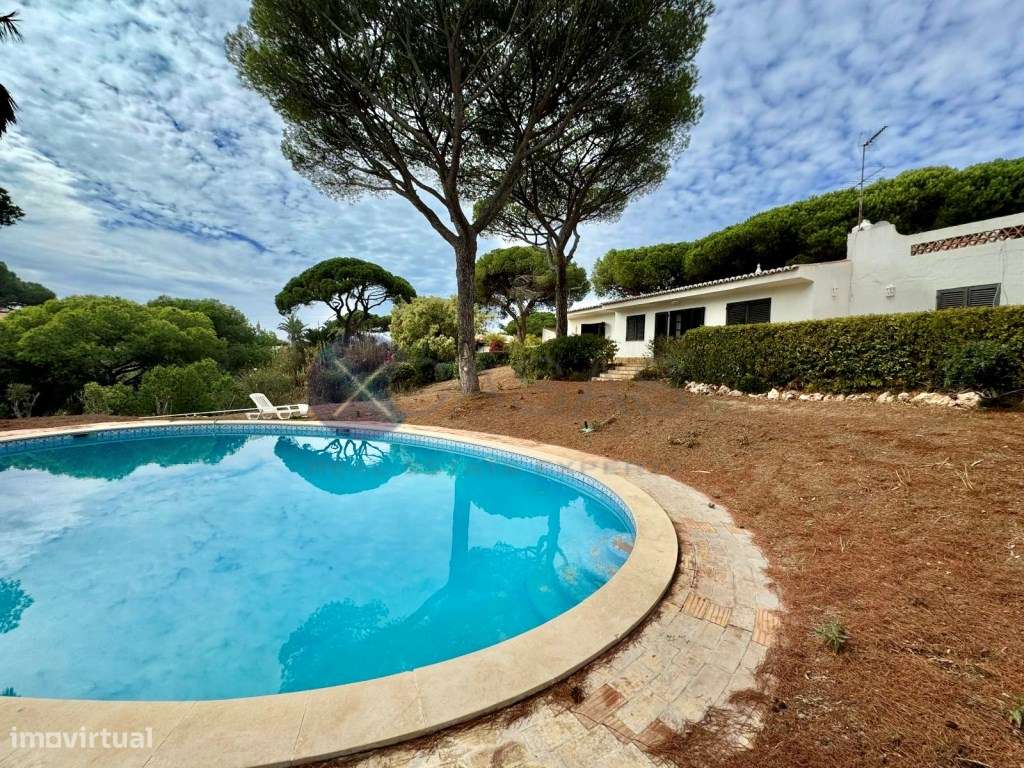 Excelente Moradia térrea com lote de 2430 m2 , com piscina e acesso...-7