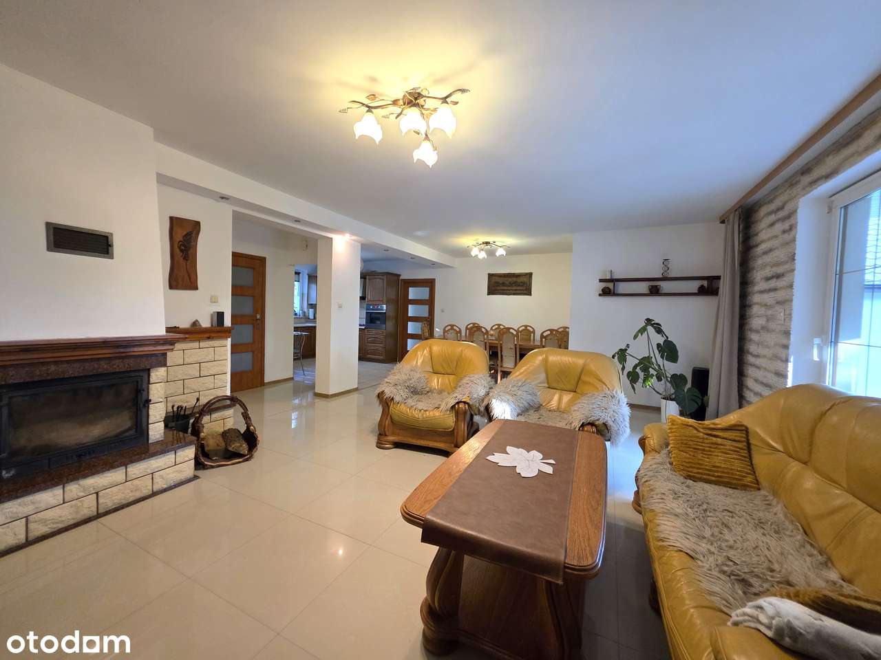 Dom 5/6 pokoi_taras_kominek_fotowoltaika_oddzielny garaż-13