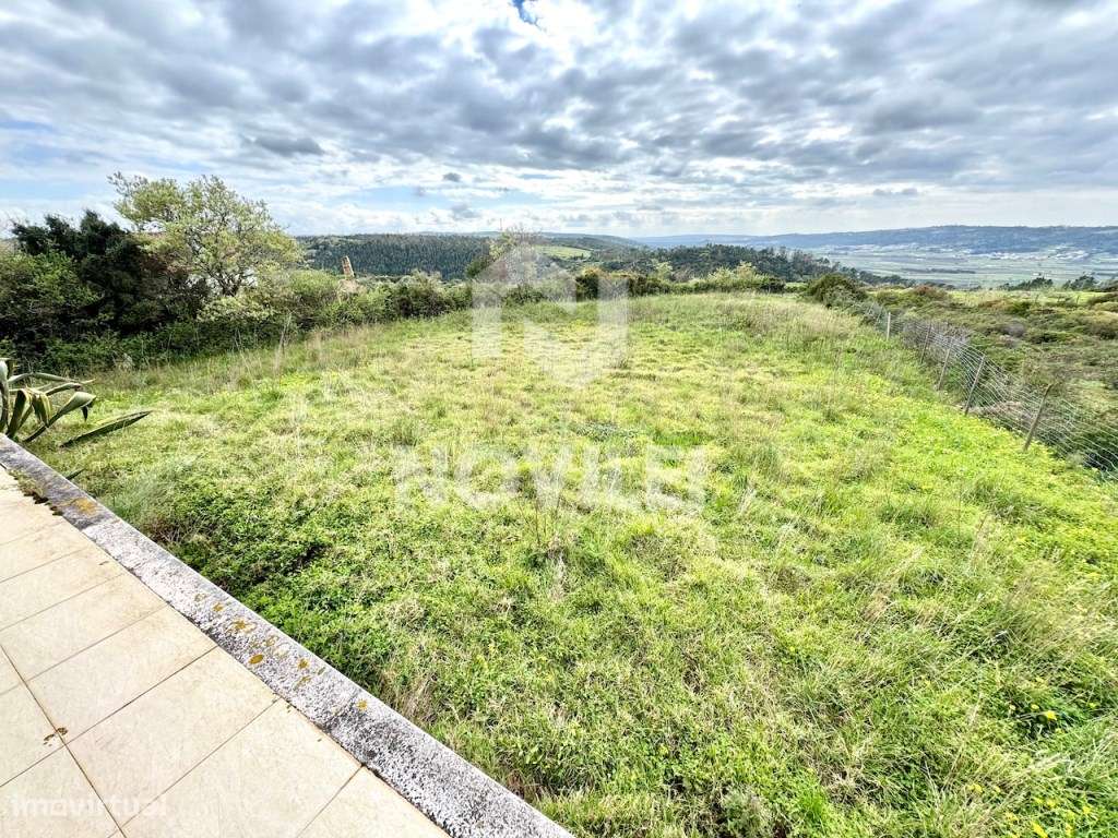 Moradia isolada T3 de cave e rés do chão próxima da Nazaré.-10