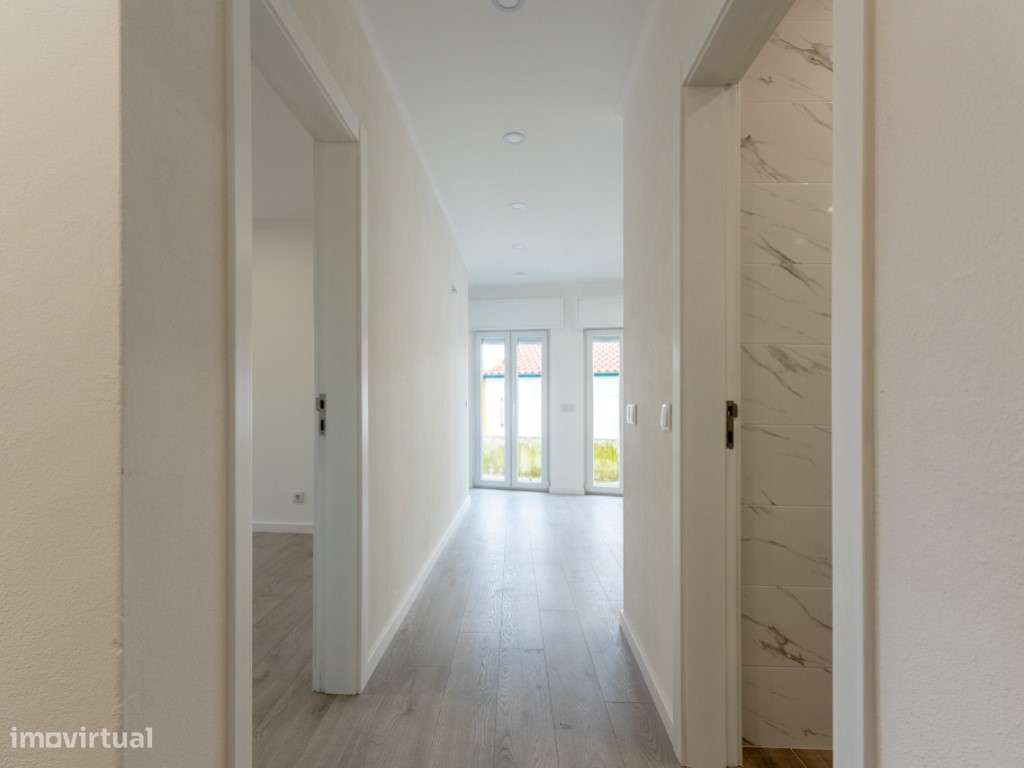 Andar de Moradia T1+1 Totalmente Remodelado | Moita do Norte-14