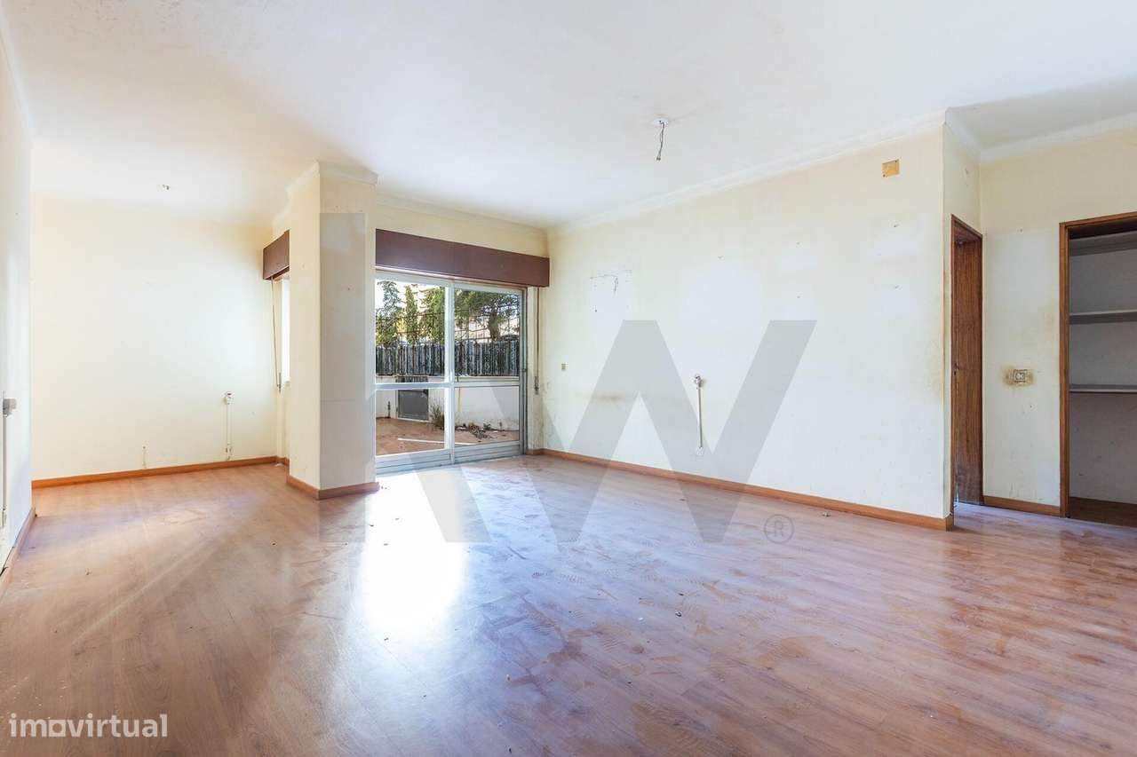 Oportunidade Única: Apartamento T2 com Logradouro para remodelação no - Grande imagem: 2/20