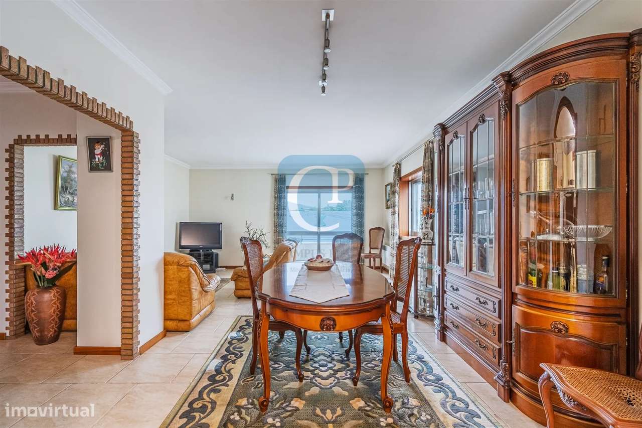 Moradia T3 com Restaurante, em Alfena, Valongo-26