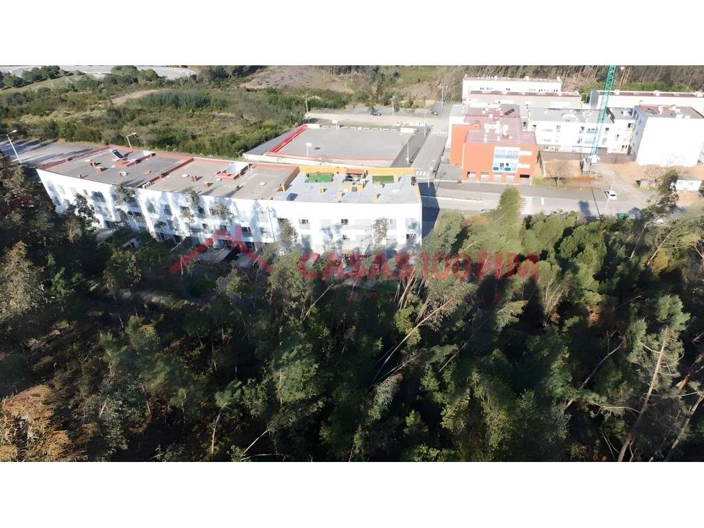 Lote para Construção de Moradia com 3 Pisos e Vistas Desafogadas-8