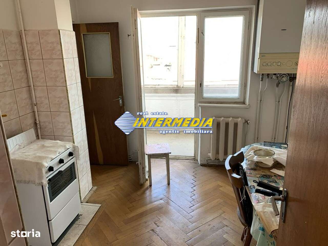 Apartament 3 camere etaj 2 +garaj + boxa in Cetate zona Caroline - Imagine principală: 4/6