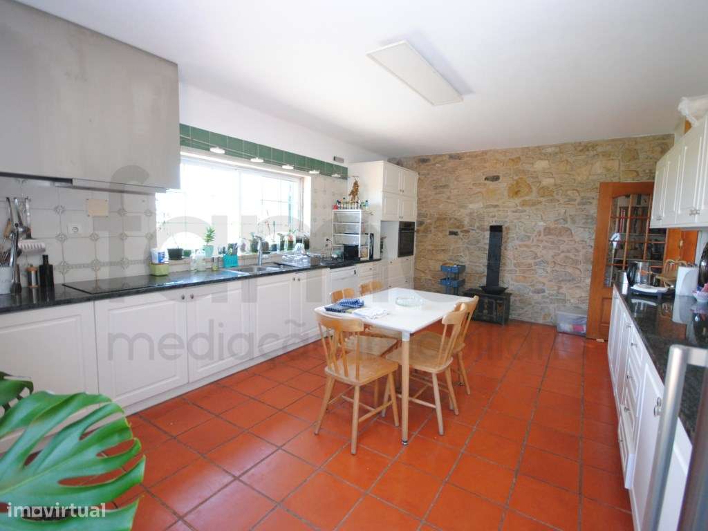 Moradia T5 em Lote Urbano de 5.135m2-49