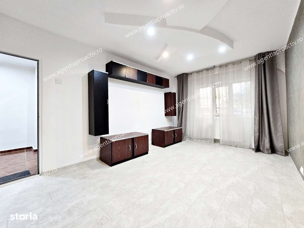 Apartament cu 3 camere, pretabil și pentru activitati comerciale.-0