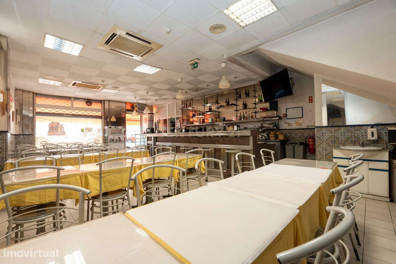 Loja com afetação de comércio, localizada no Casal Chapim, em Odivelas - Grande imagem: 5/17
