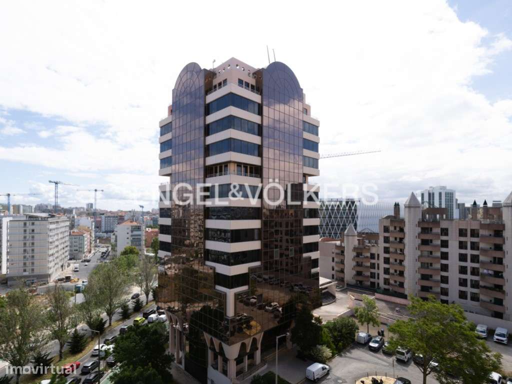T3 com Terraço Privativo nas Avenidas Novas Oportunidade de Remodel...-21