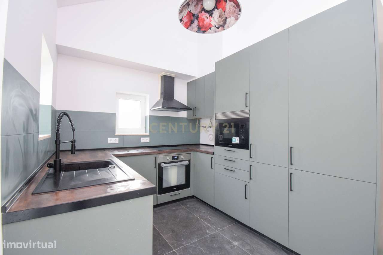 MORADIA T2 com Jardim * Bairro tranquilo em Cova da Piedade Almada-12