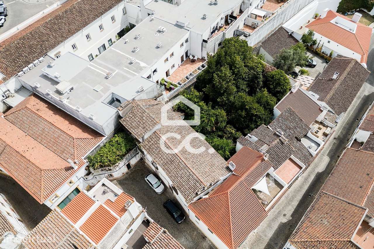 Moradia T3 Bifamiliar de 1º andar com Terraço no Centro Histórico de É-33