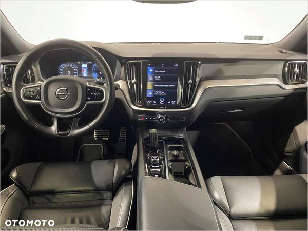 Volvo V60 B3 B R-Design - 10