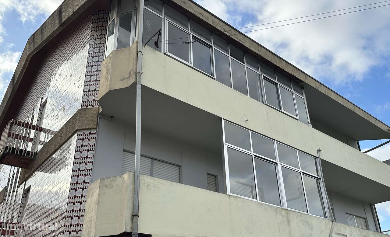 Apartamento T2+1 renovado, com garagem, em boa localização-19
