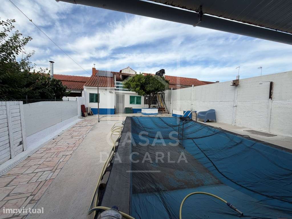 Moradia T2 com garagem e piscina completamente renovada em Canhestros-22