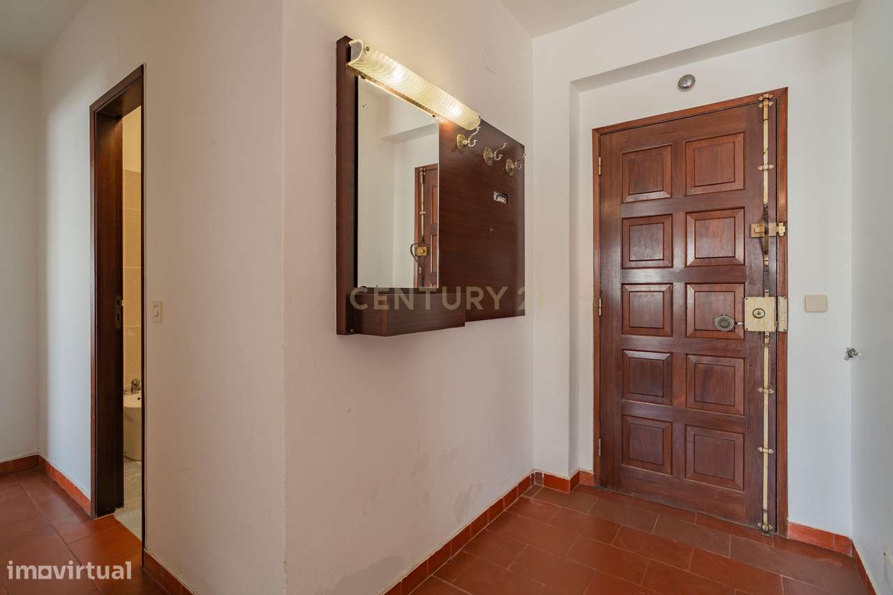 Apartamento T2 à Venda | Nazaré | Vista Lateral para o Mar-5