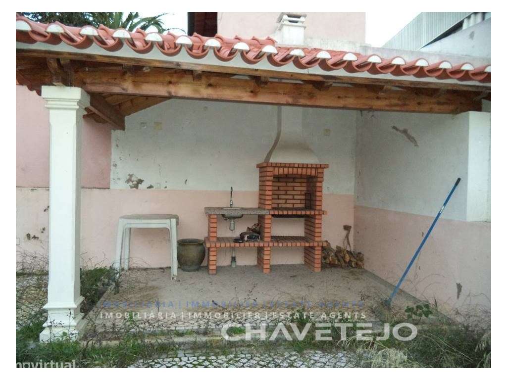 Duplex com 2 garagens e pátio com churrasqueira a poucos minutos da...-16