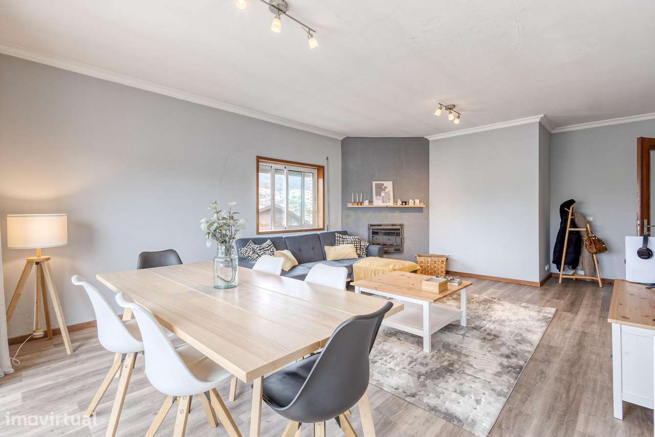 T3 com 3 varandas e Box fechada em Paredes - Grande imagem: 3/26