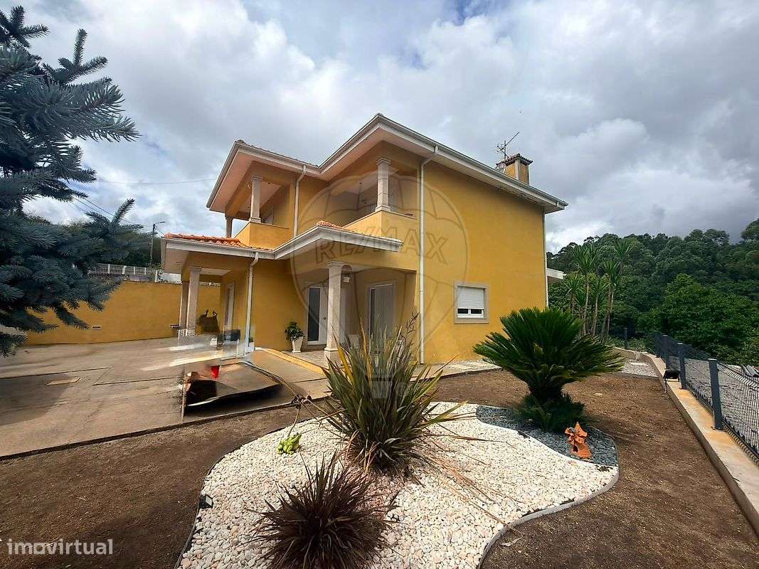 Moradia T4 para venda-11
