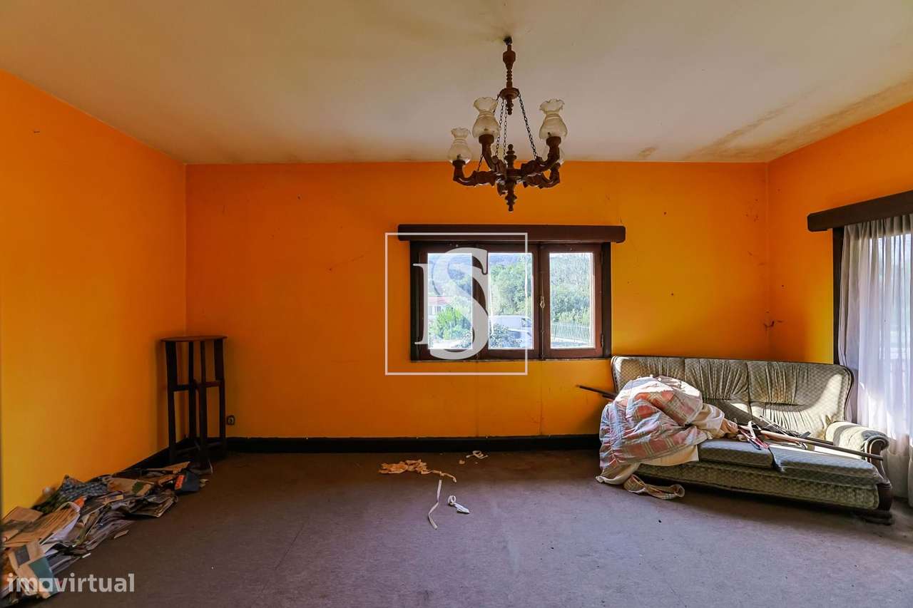 Moradia T4 c/ 376 m², jardim e riacho-11
