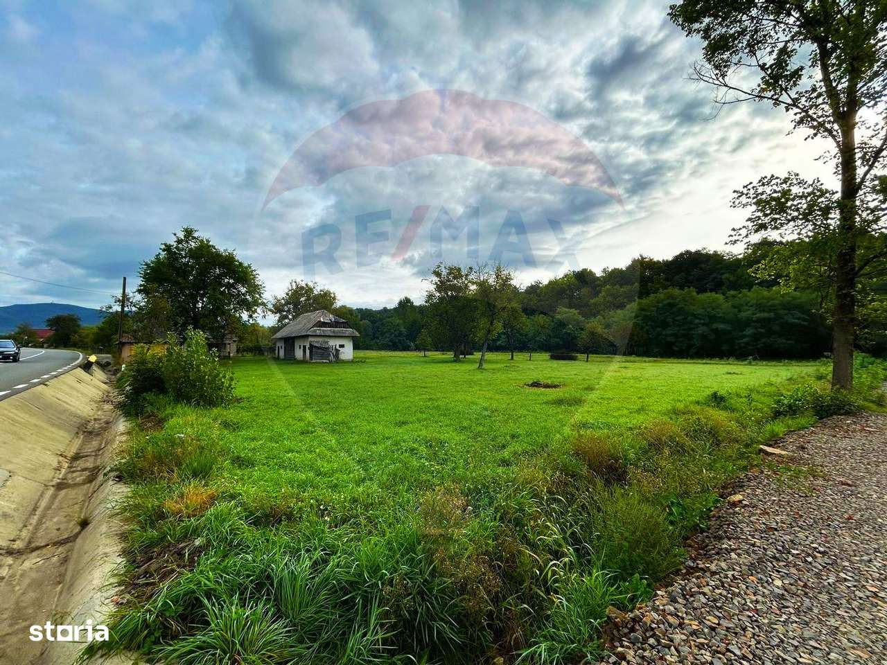 DE VANZARE: Teren ideal pentru dezvoltare turistica - Imagine principală: 4/7