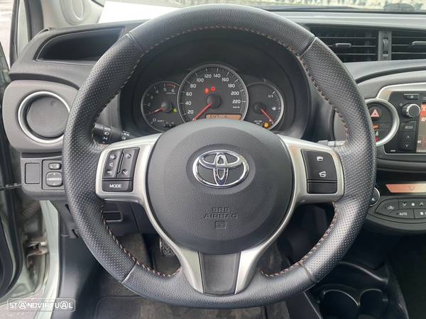 Toyota Yaris 1.4 D-4D Sport+P.Techno +T.Panoramico - 9