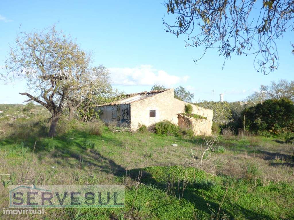 Terreno com Ruína, localizado numa zona elevada com vistas soberbas... - Grande imagem: 2/17