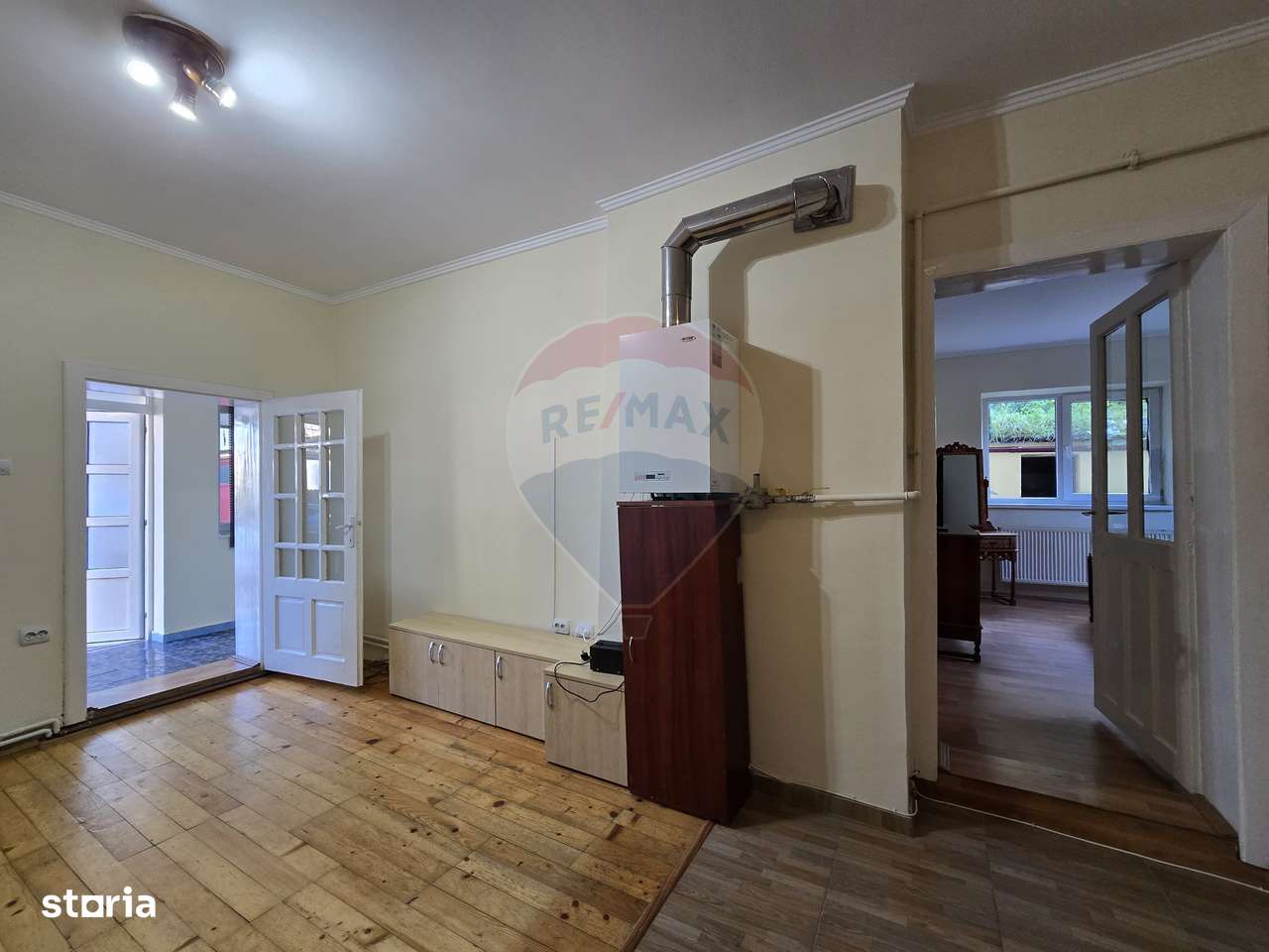 Casă cu 5 camere de vânzare în zona Central comision 0-15