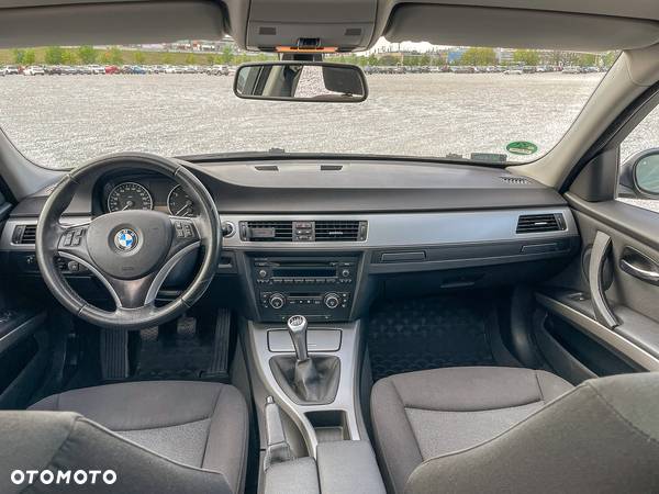 BMW Seria 3 318i - 17