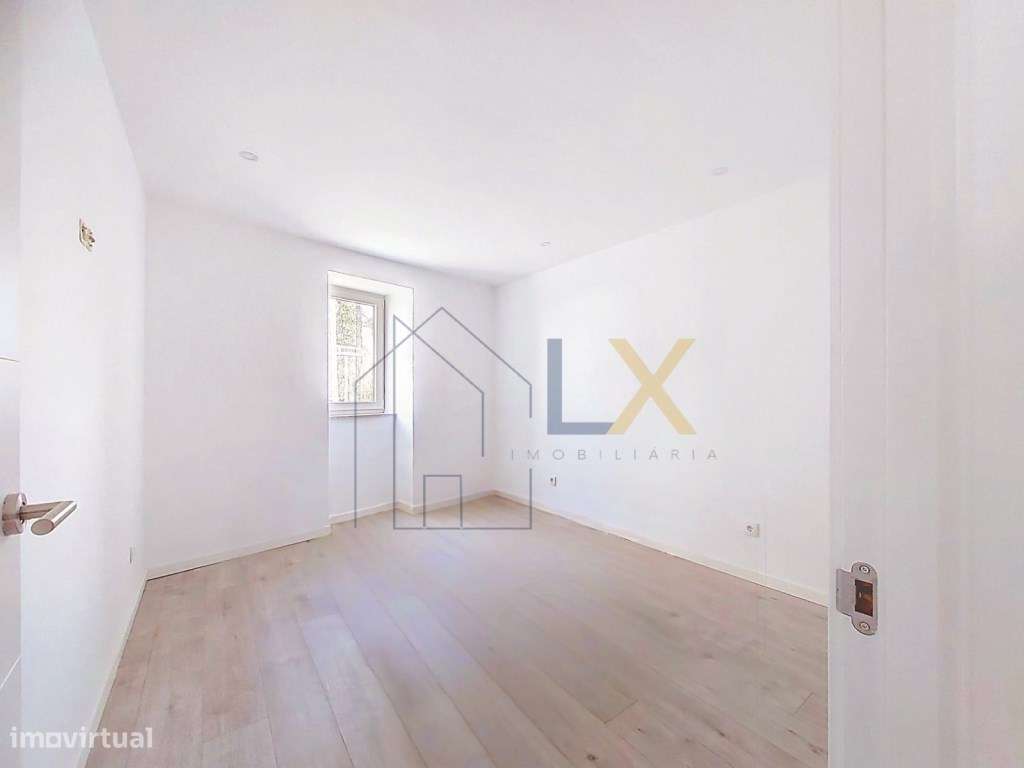 Moradia T2 totalmente remodelada em Mamarrosa com espaço externo.-8