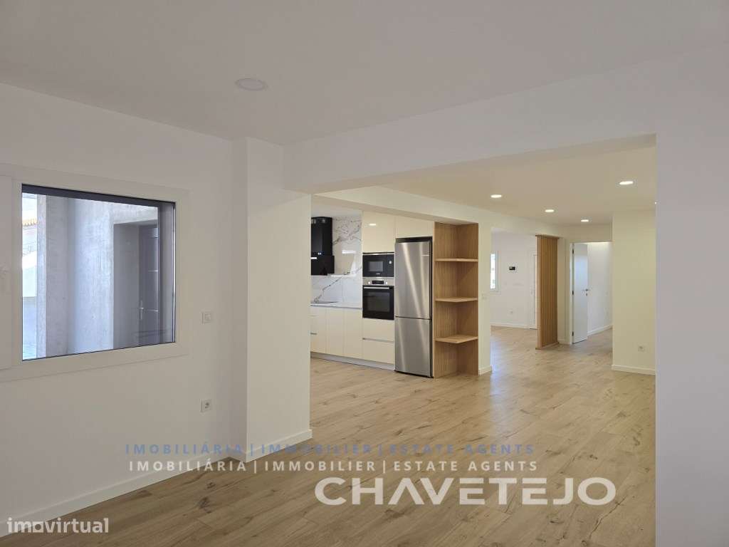 Moradia T4 Moderna c/ Garagem, estilo e Conforto a um Passo de Tomar-8