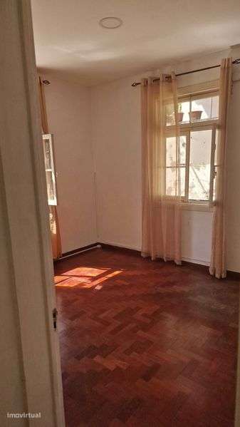 Rua Pestana Júnior Moradia T4 - Grande imagem: 5/12