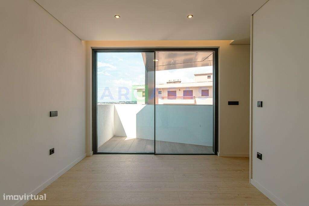 Apartamento T3 com varanda e garagem fechada em São Cosme, Gondomar-15