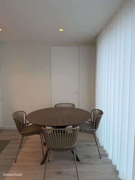 Arrendo T1 novo, mobilado, c/garagem - Porto - Grande imagem: 4/12