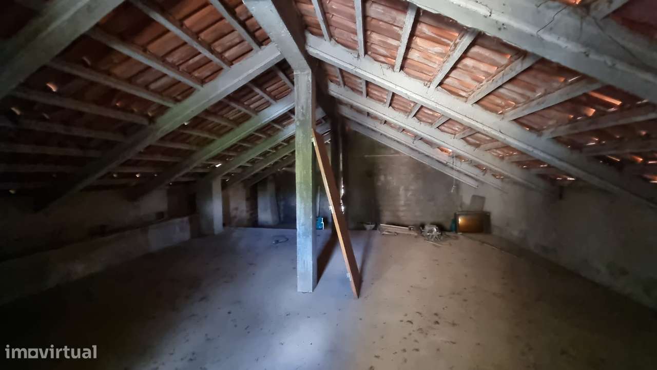 2 Moradias para remodelar com logradouro - Carvalhal Benfeito-20