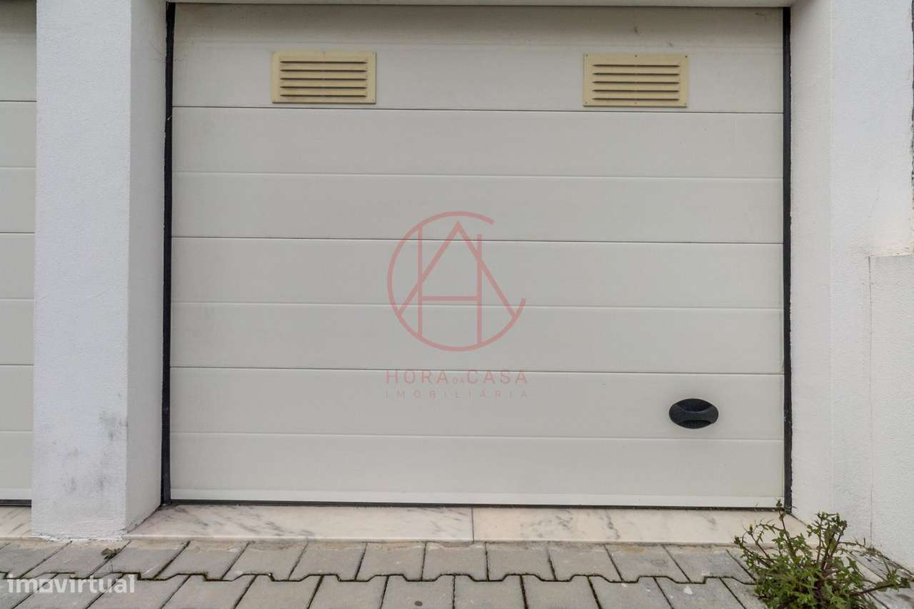 R/C de Moradia bi-familiar com quintal e garagem individual-27