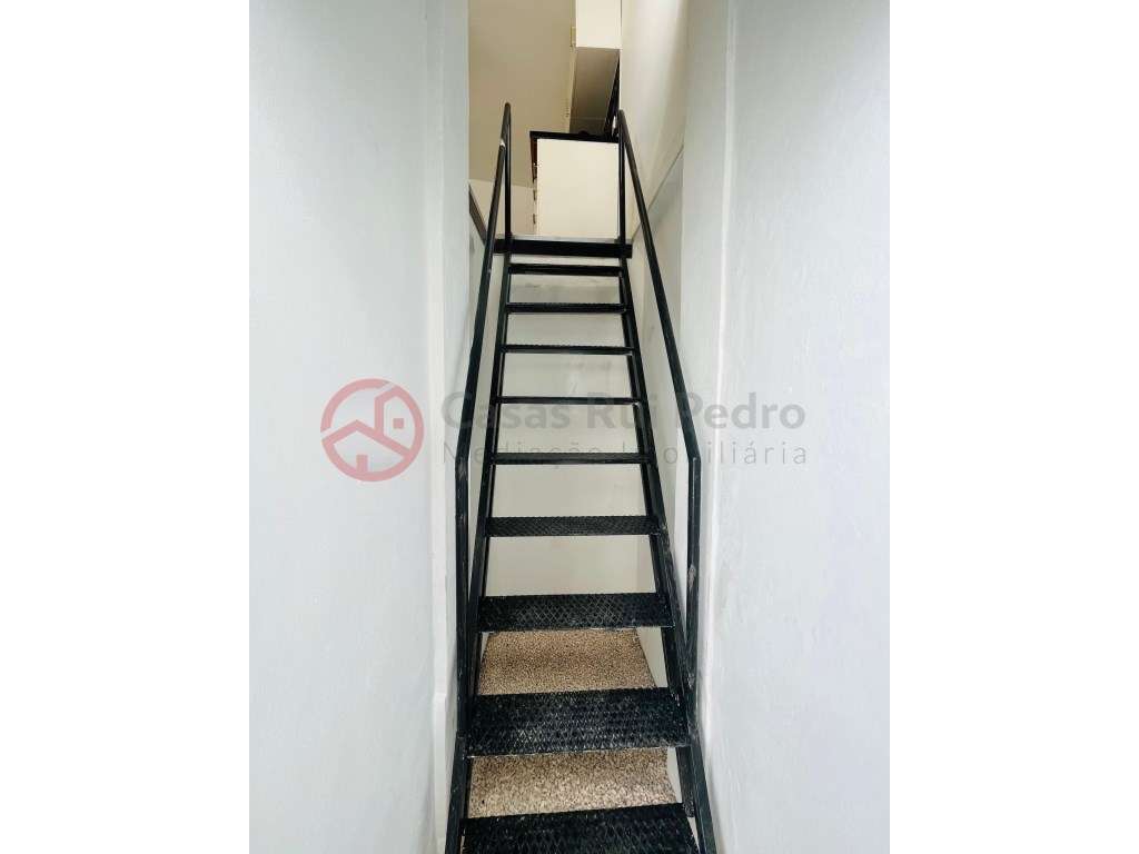 Moradia de 3 pisos com elevado potencial na Costa da Caparica apena...-22