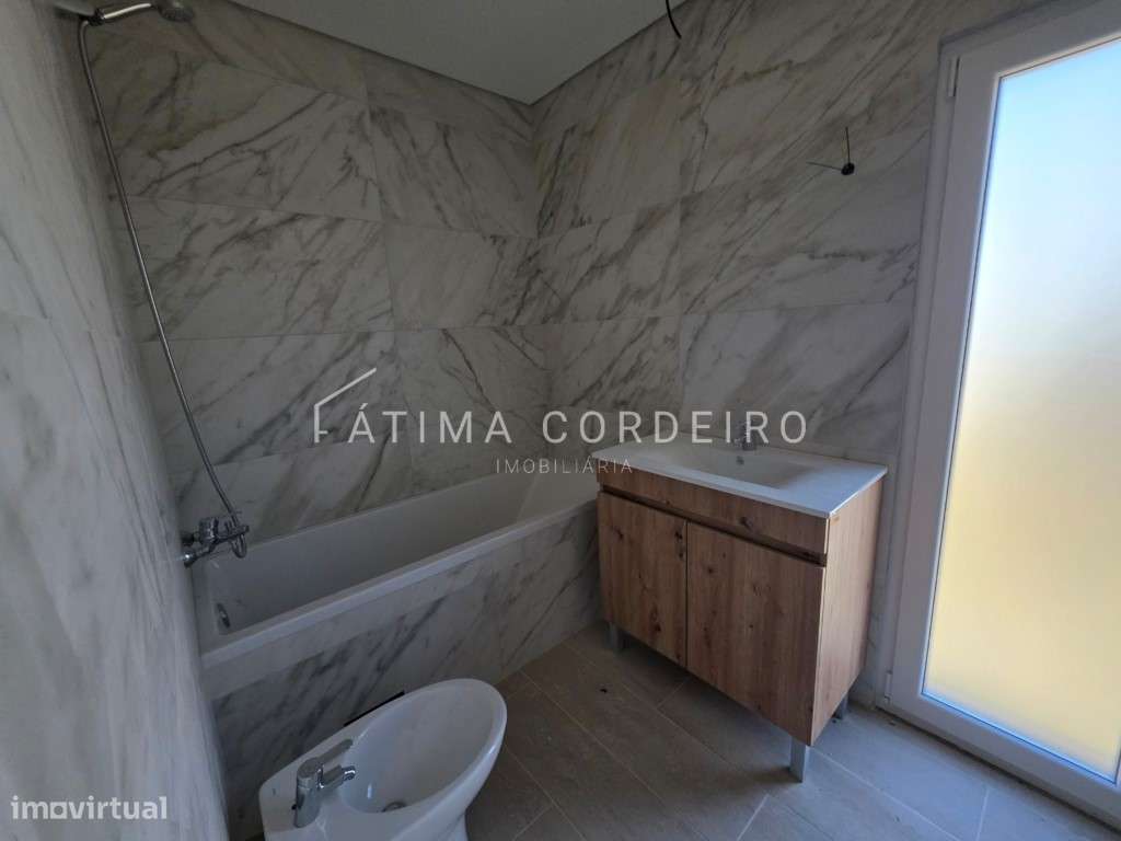 Moradia Geminada T4 com duas Suítes em fase final de acabamentos-14