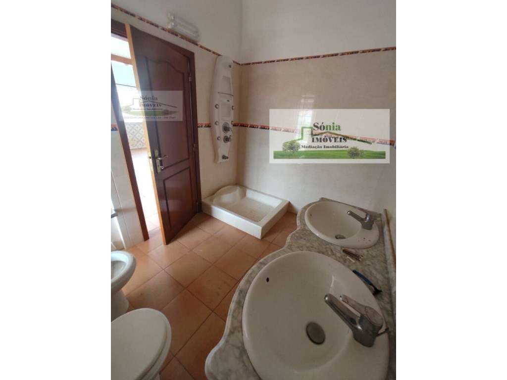 Moradia T4 com anexo T2 - Grande imagem: 4/14