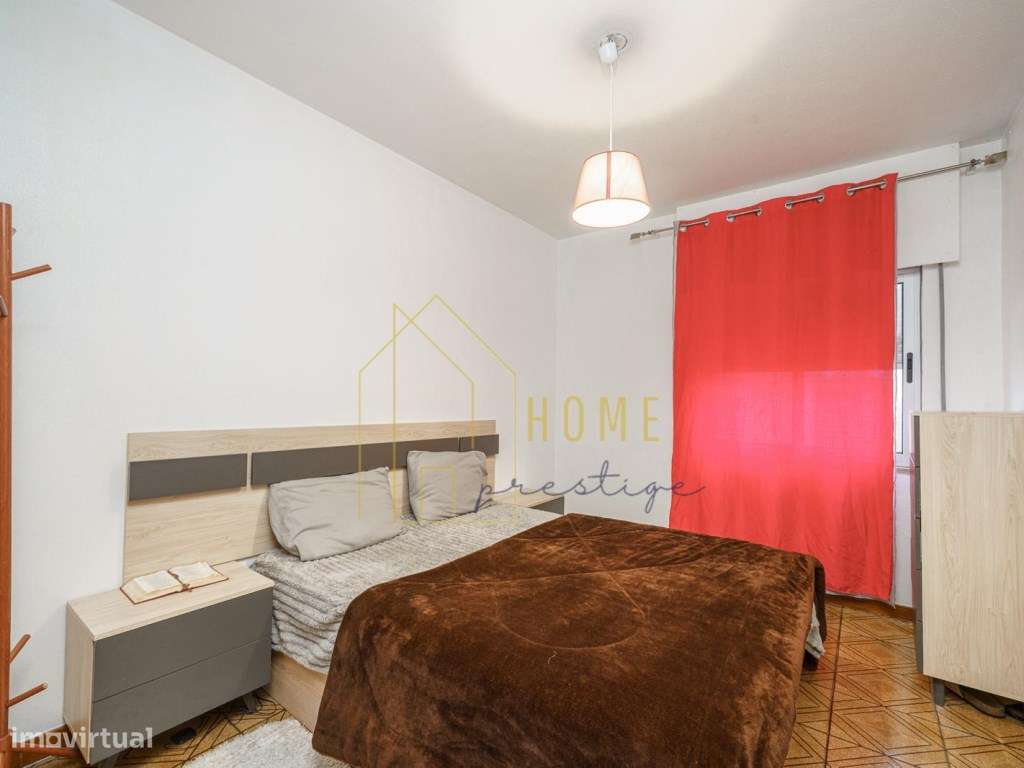 T2 em Setúbal - Sala Open Space e Prédio com Elevador-10