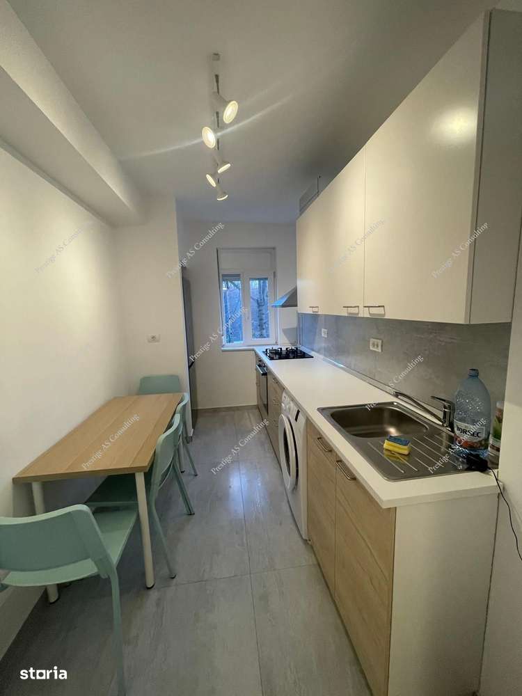 Apartament de vanzare cu 2 camere, renovat complet, cu boxa prorie - C-3