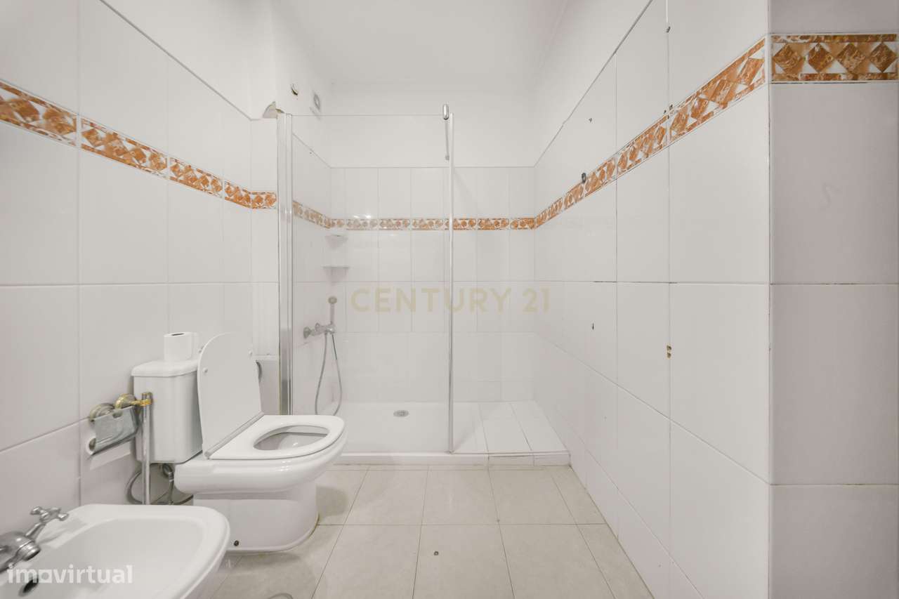 T3 Luminoso em Santa Marta do Pinhal – Espaço e Conforto no Coração de-20