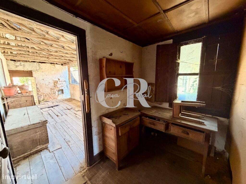 Moradia para recuperar no centro da vila de Figueiró dos Vinhos-20