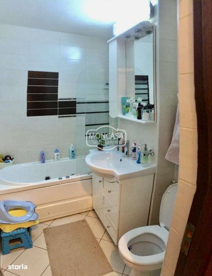Chirie apartament  4 camere etaj 1 zona Util - Imagine principală: 1/10