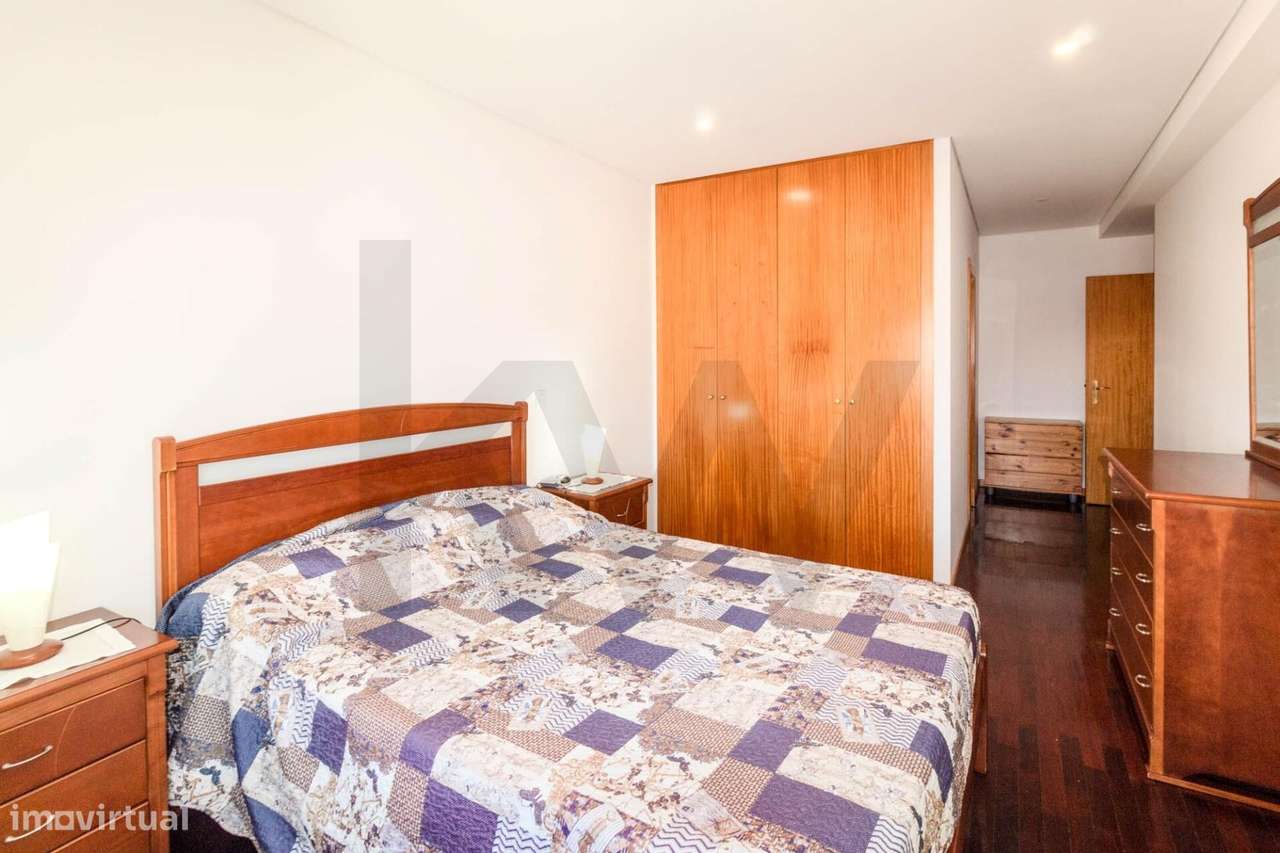 Apartamento T2 ao  centro de Rio Tinto, junto ao Metro, com garagem, e-20