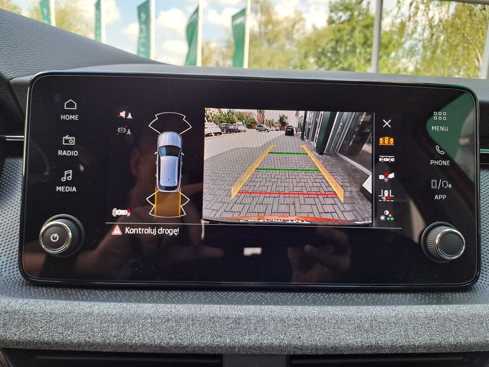 SKODA KAMIQ 1.0 TSI 115KM DSG DRIVE, bezdotykowo otwierana pokrywa bagażnika