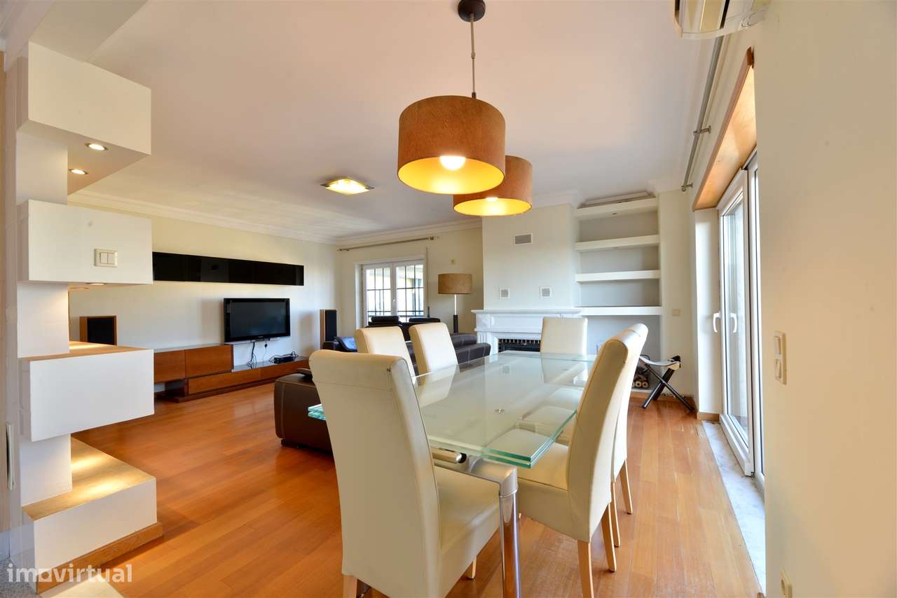 Apartamento T3 para arrendar em Cascais com elevador, vista mar e 2 lu - Grande imagem: 2/45